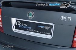 Chromová podložka prohlubně SPZ Škoda Superb 0107404 