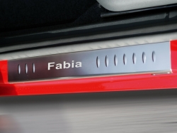 Kryty prahů nerez  s výstupky Škoda Fabia II